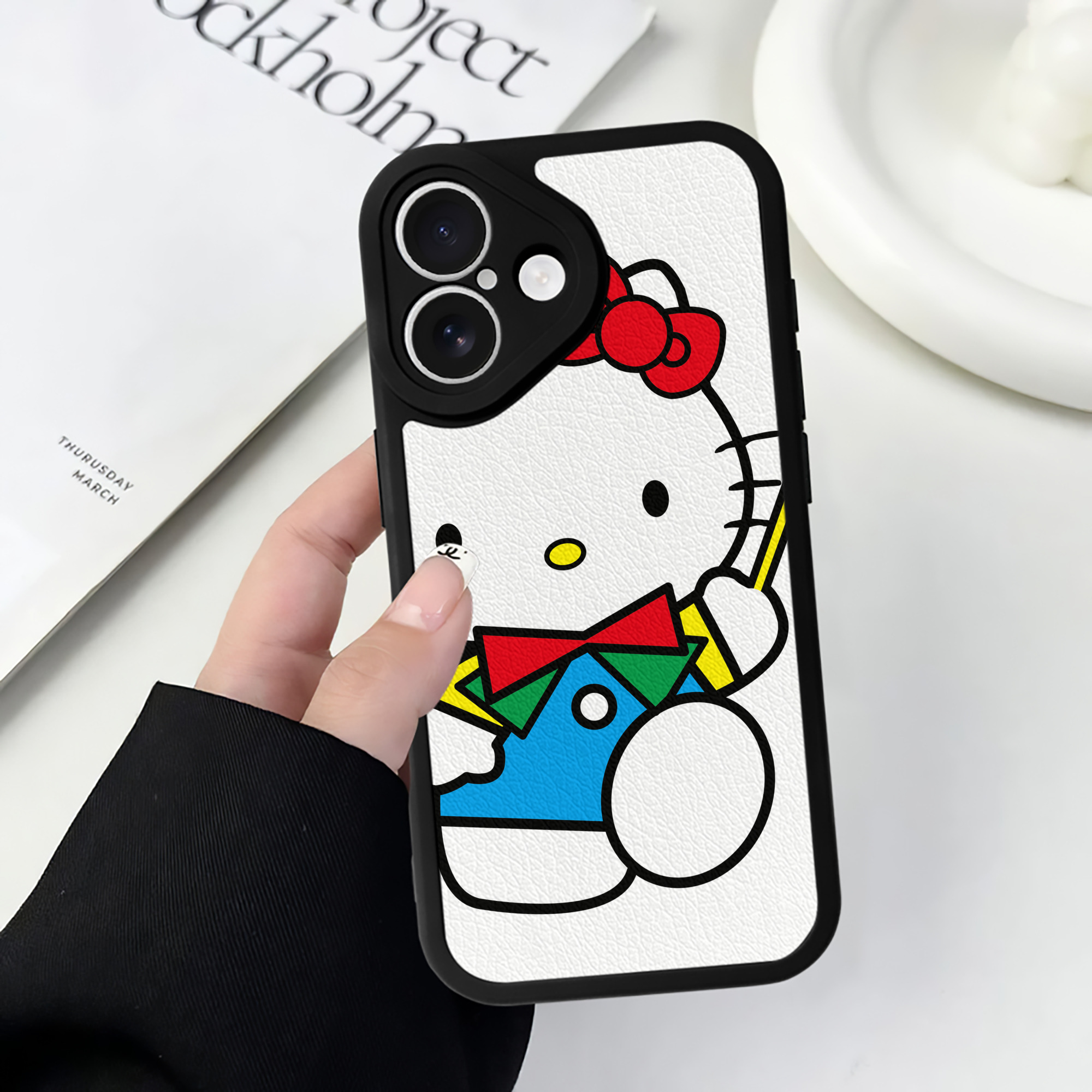 （画像用） Hello Kitty ハローキティ 【iPhone 16シリーズ対応】シリコンスマホケース（レザー調） 材質：シリコン